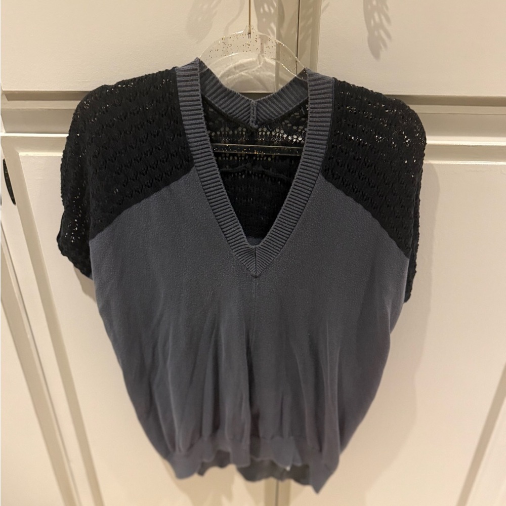 V-Neck Short Sleeve Knit Top in Slate Blue and Black